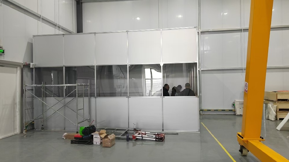 如何確保鋁塑板百級潔凈棚的氣流均勻性，避免局部污染？