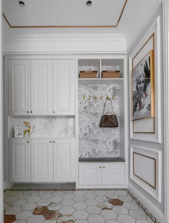 <b>入門全鋁鞋柜這樣設(shè)計，老公就是再懶老婆也省</b>