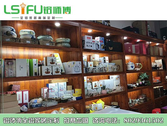 鋁師傅全鋁家具商場商店柜現(xiàn)場實拍 鋁師傅全鋁家具商場商店柜現(xiàn)場實拍