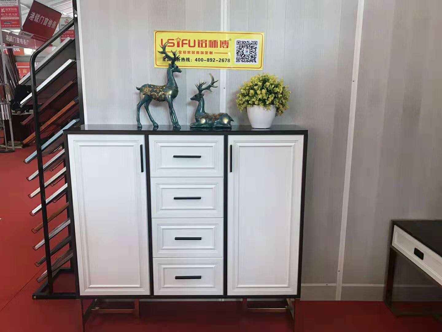 <b>你還在家門(mén)口堆鞋子？玄關(guān)這樣設(shè)計(jì)立馬高大上</b>