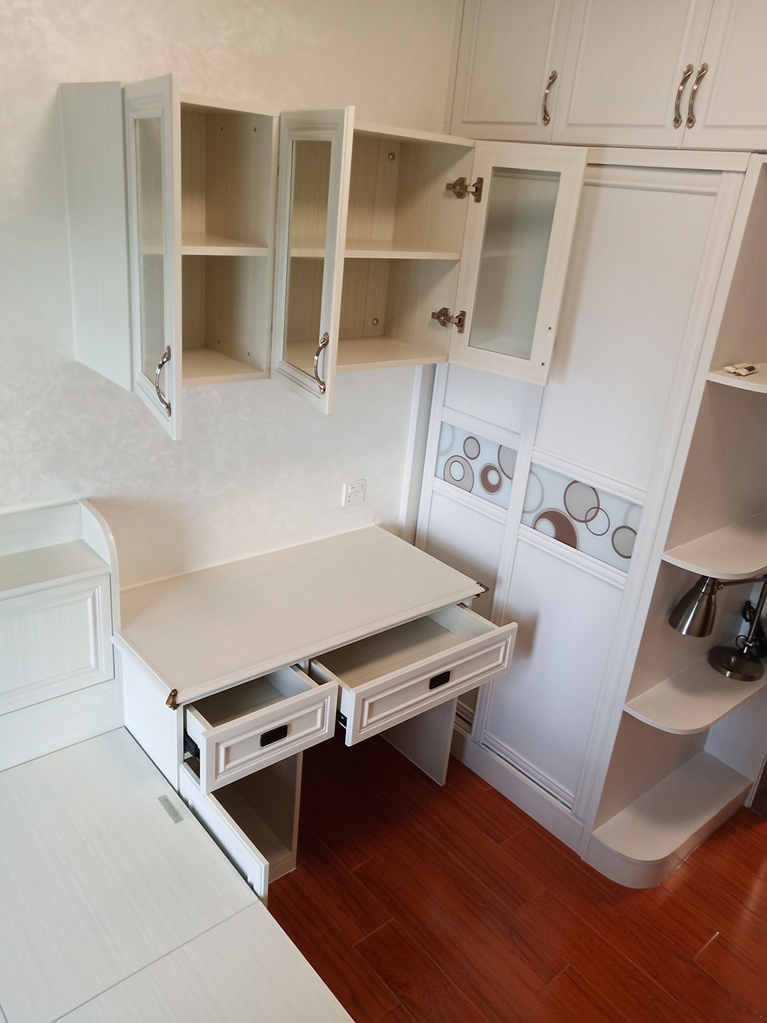 小戶型全鋁書柜和全鋁衣柜一起設(shè)計(jì)更實(shí)用！