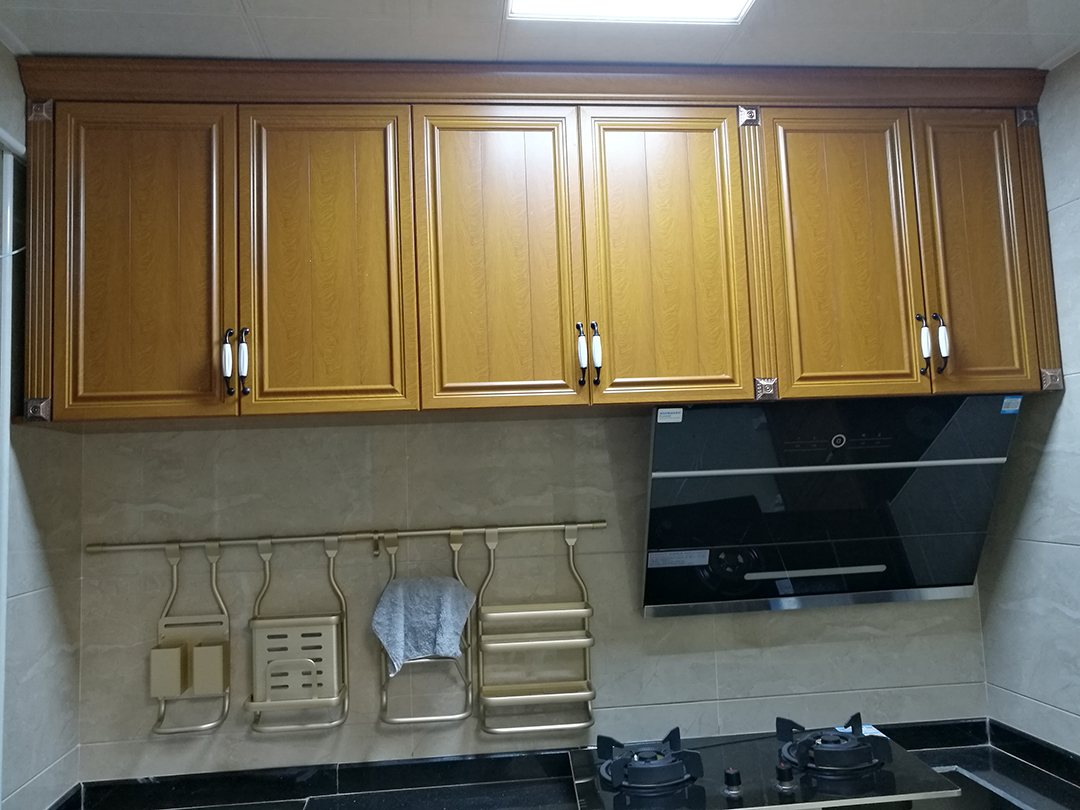 又一業(yè)主家敲掉已有櫥柜，換成我們的全鋁櫥柜