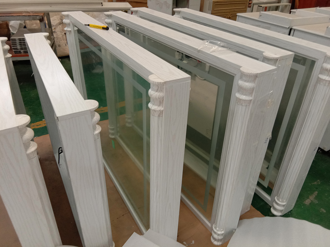 新款上市：歐式全鋁智能衛(wèi)浴柜