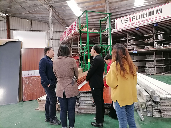 熱烈歡迎大瀝鎮(zhèn)領(lǐng)導(dǎo)蒞臨鋁師傅參觀、指導(dǎo)工作